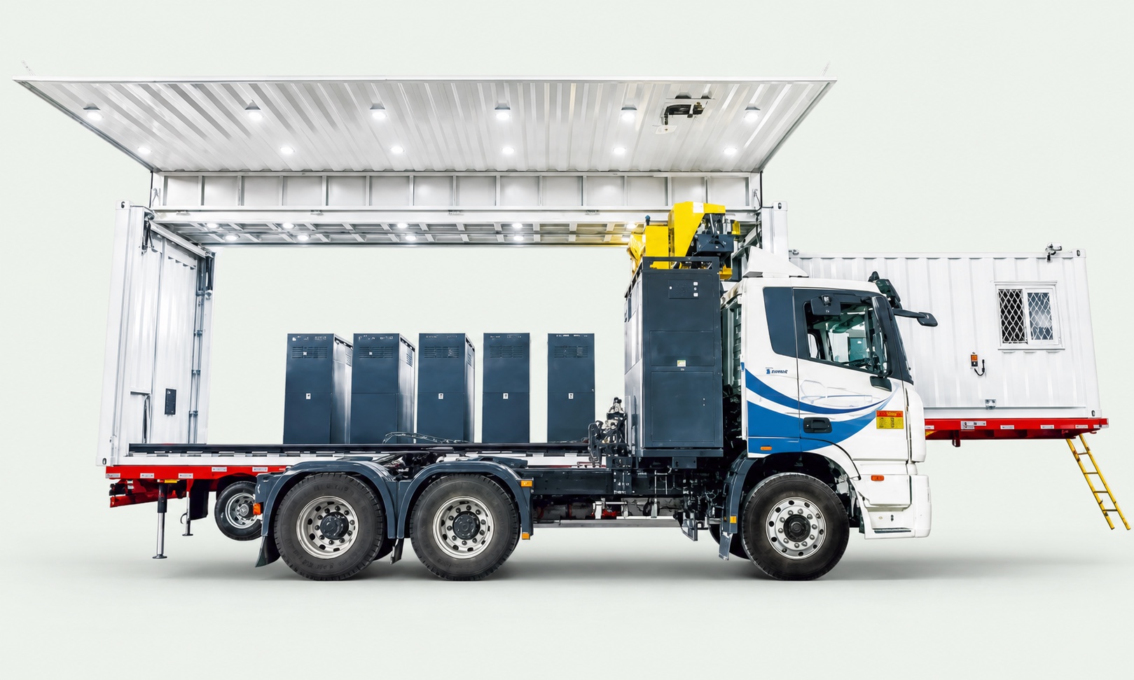 Mobile equipment for recycling end-of-life photovoltaic modules